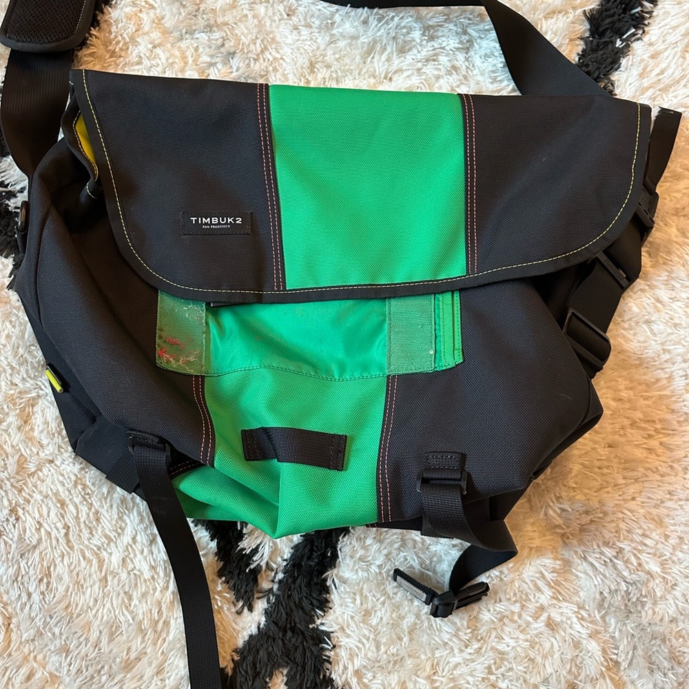 Timbuk2 messenger bag!!